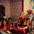 A 16. Karmapa Olé és Hannah társaságában